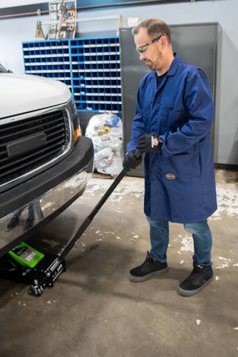 3.5-Ton Lighting Lift&trade;  Heavy-Duty Floor Jack product photo