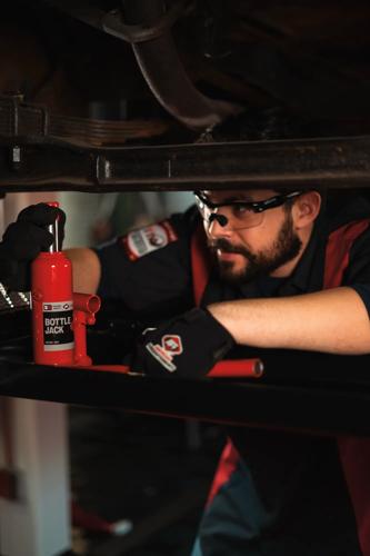 4-Ton Super Duty Manual Bottle Jack product photo