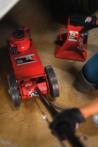 35-Ton Air/Hydraulic Axle Jack product photo