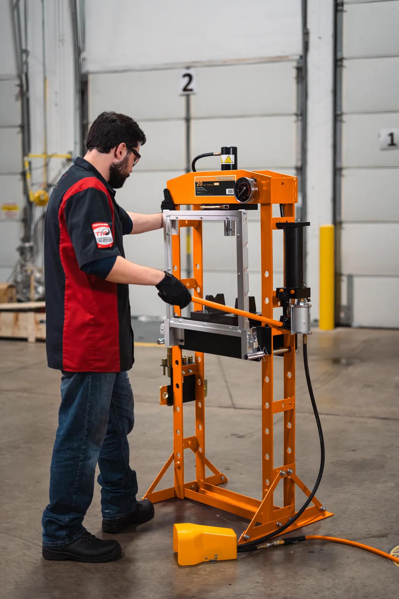 プレストーマン Shop Press – Super Heavy Duty – 20-Ton | 032181 | Shop Equipment